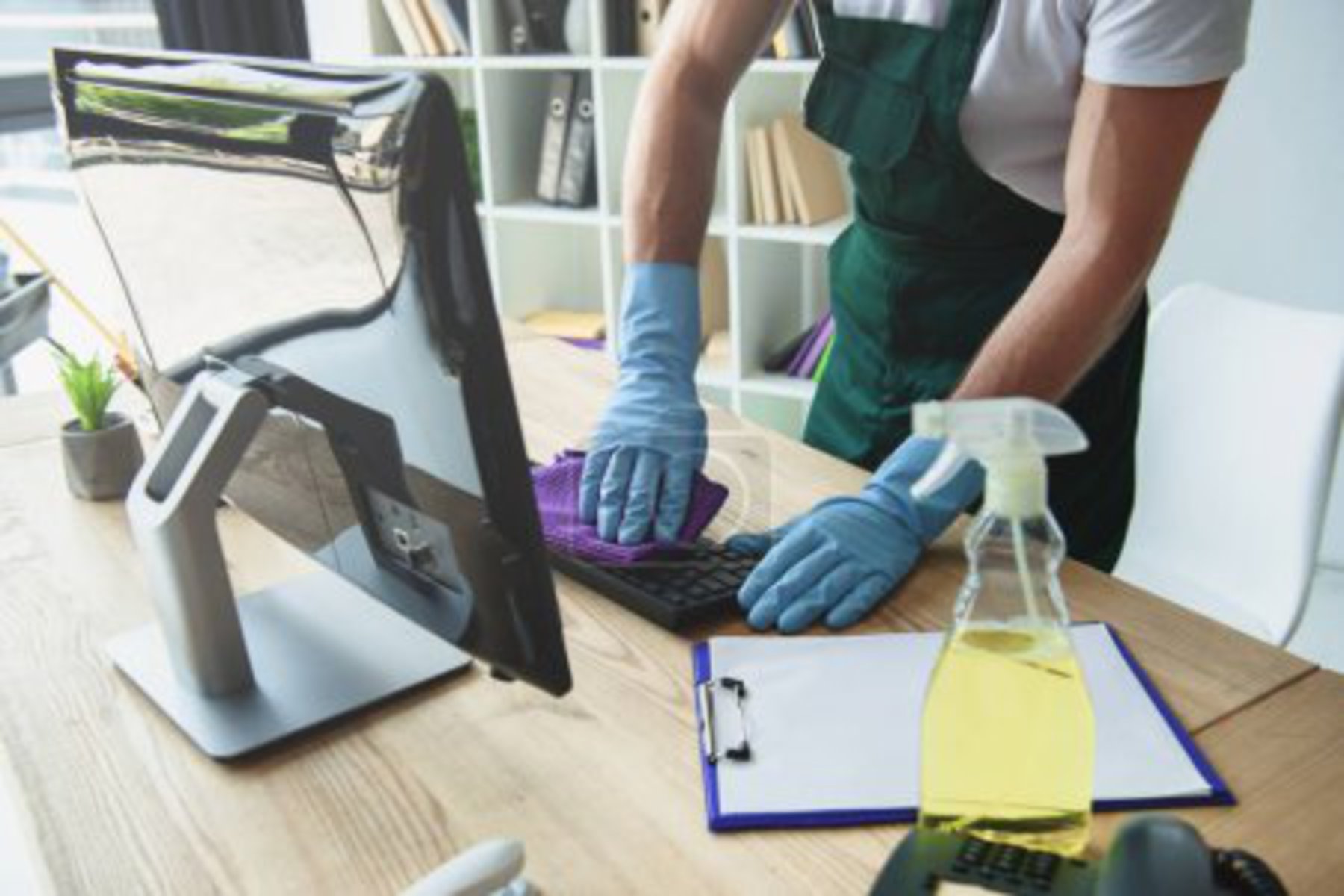 depositphotos_207465218 Desk Clean
