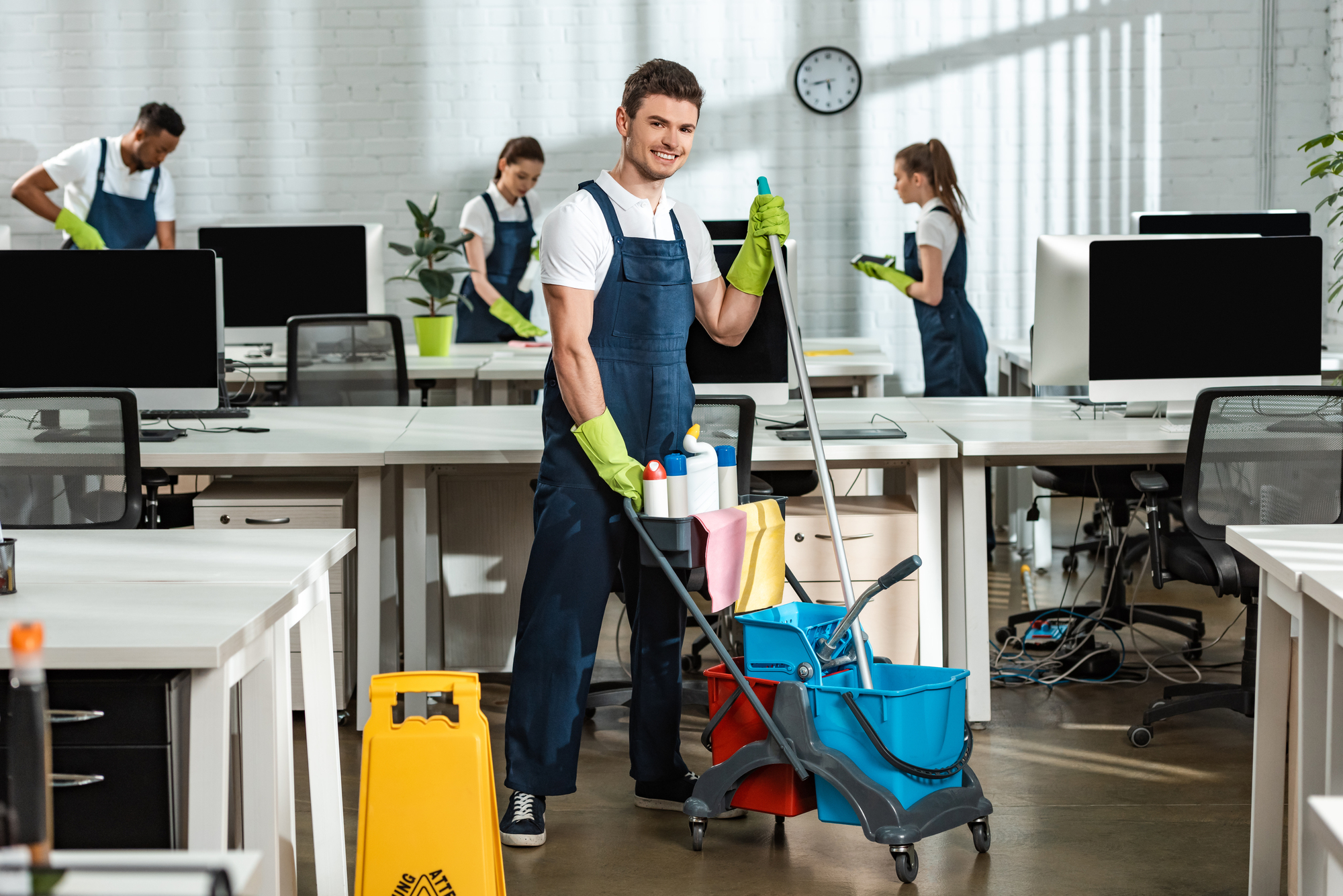 stock-image-348557792-L Commercial mopping