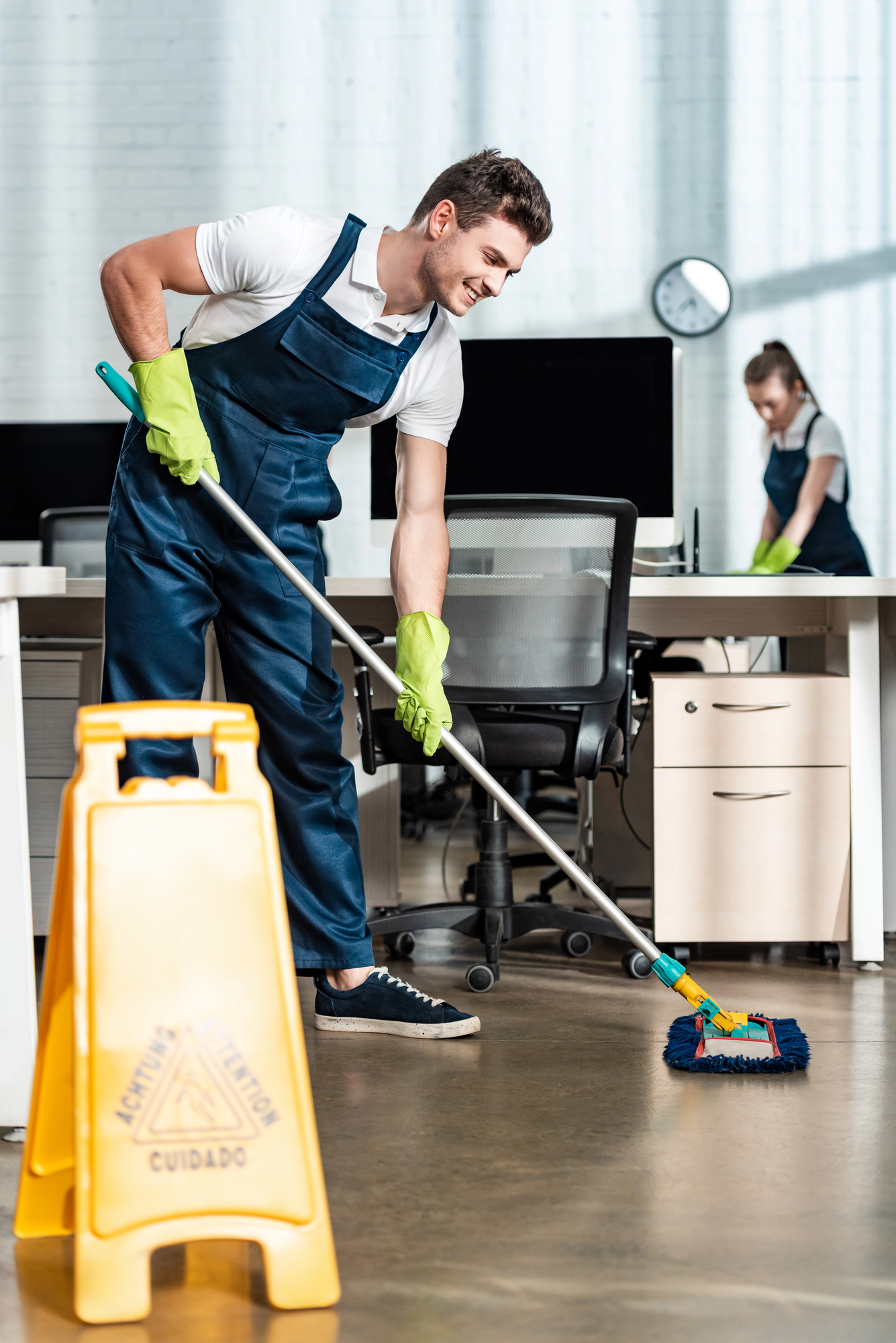 stock-image-348558220-L Commercial Cleaner
